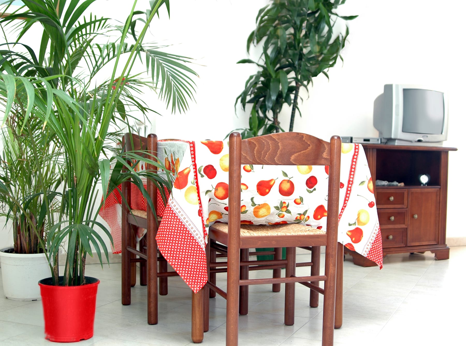 Dining table in a Villa Casa Marina apartment