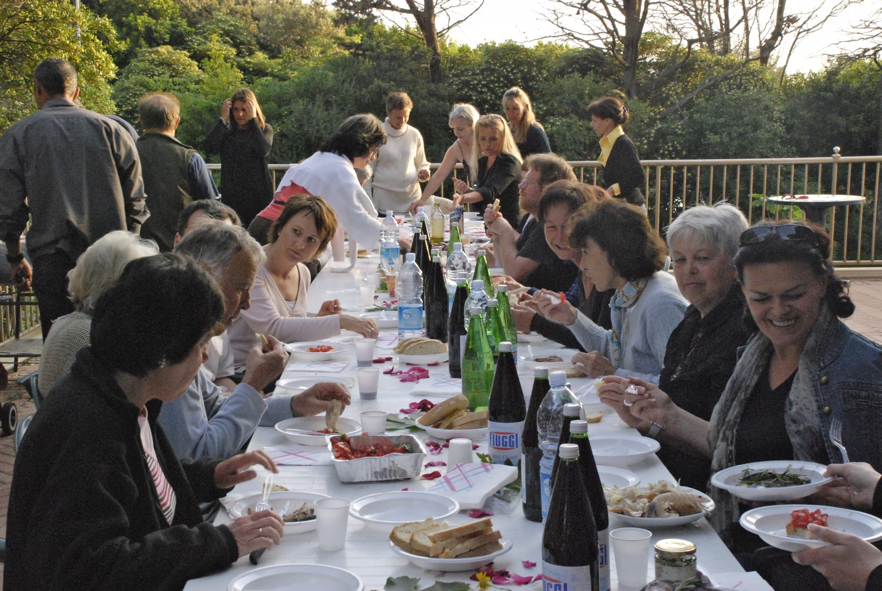 Outdoor table in the garden of Villa Casa Marina
