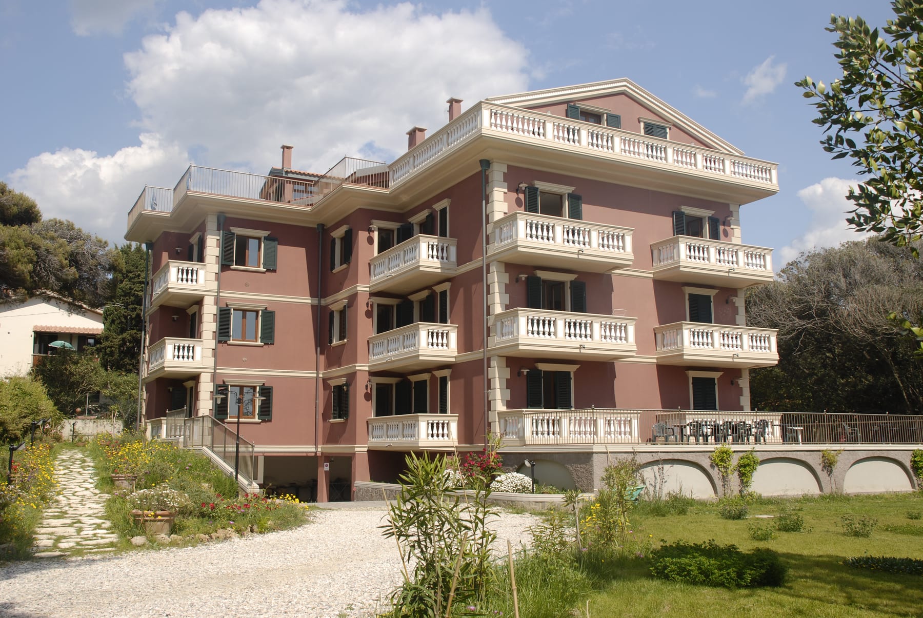 Full front view of Villa Casa Marina