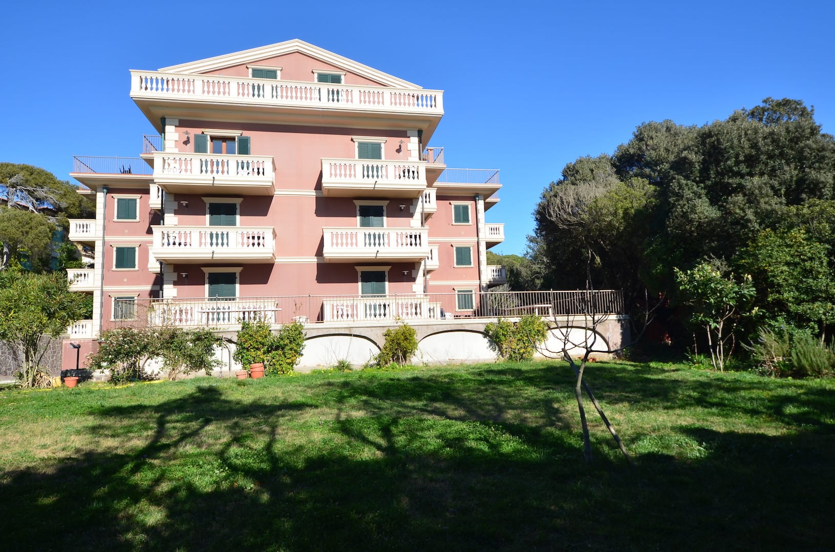 Villa Casa Marina with lawn and garden