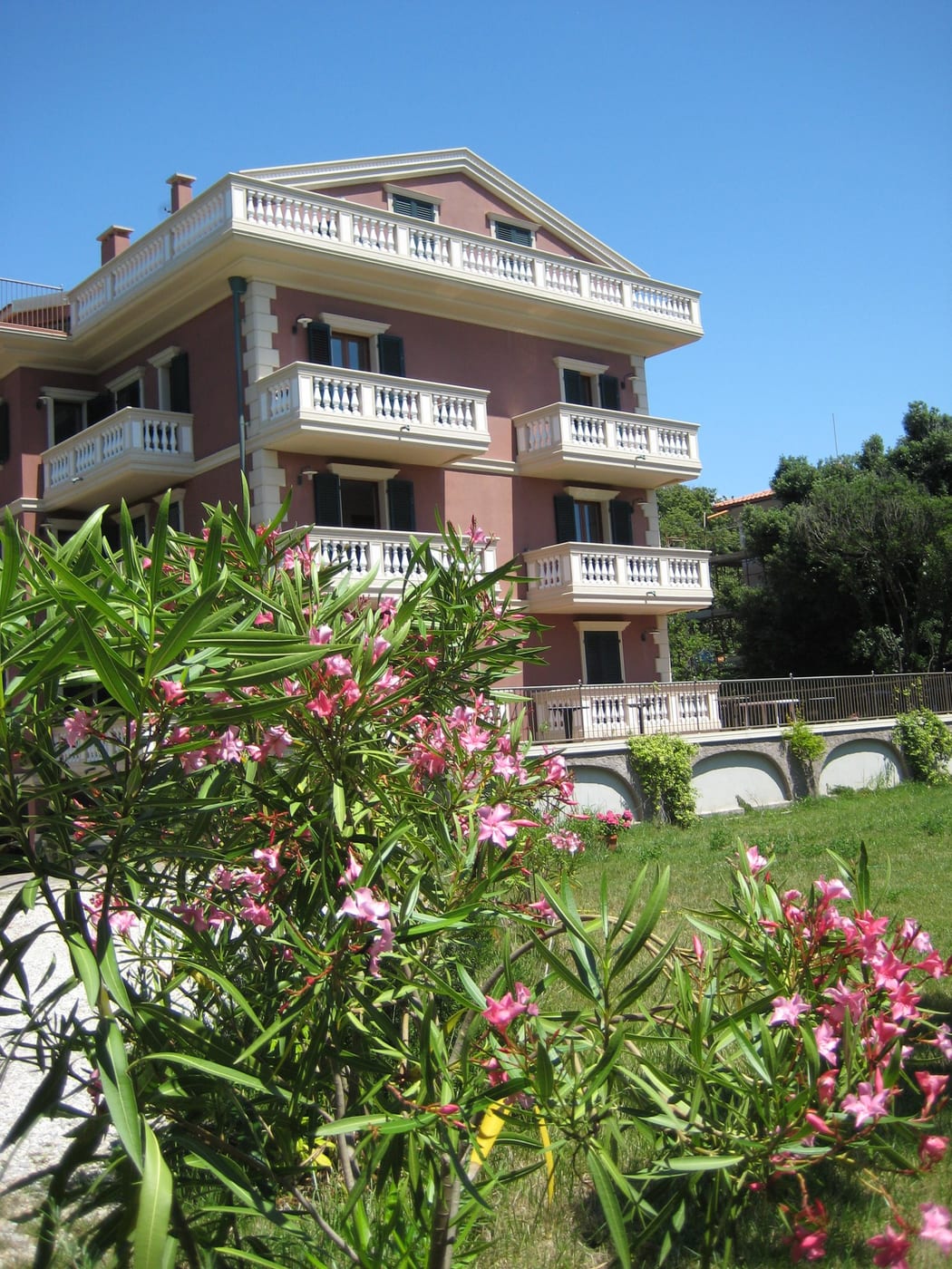 Villa Casa Marina with flowers